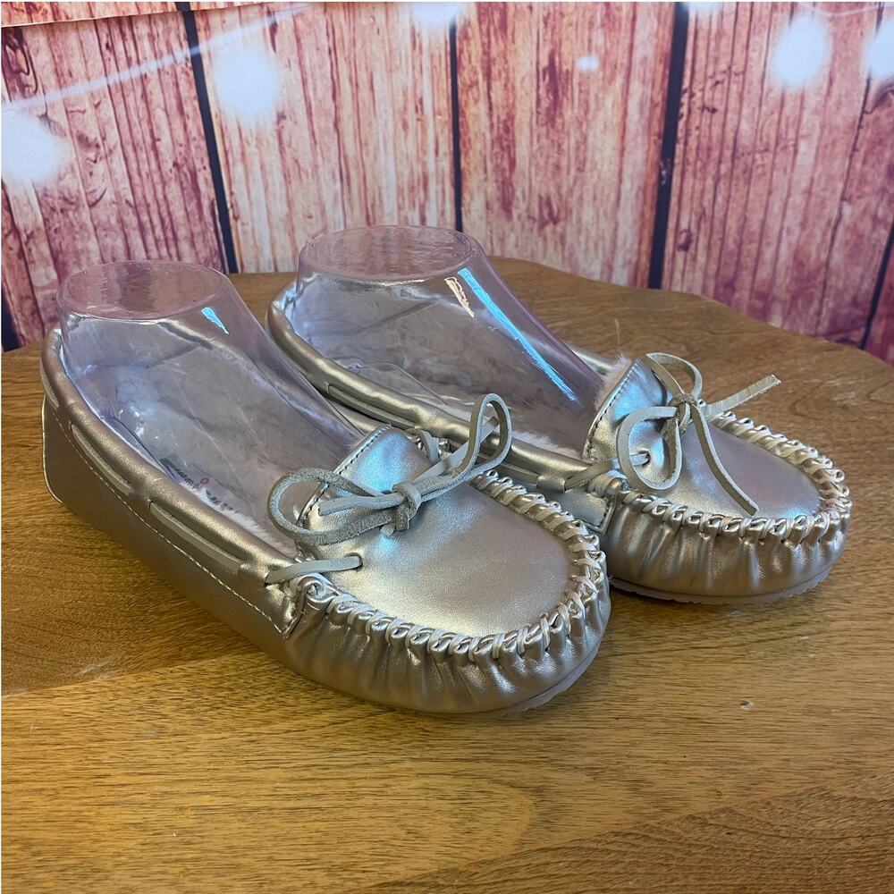 Minnetonka Gold Faux-Leather Fur-Lined Moccasin Slipper Shoes Women's size 7 EUC